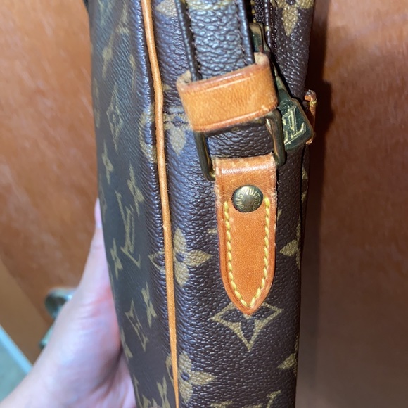 Authentic Louis Vuitton Danube PM Monogram Crossbody Bag - Picture 7 of 17